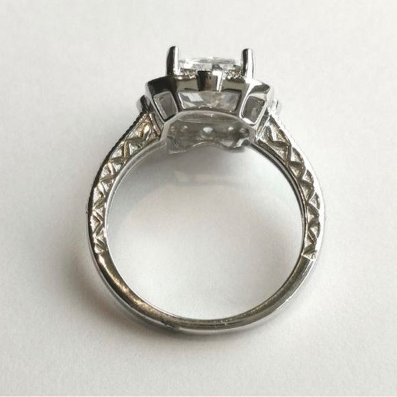 Vintage Style Cubic Zirconium Engagement Ring size 7 - Picture 2 of 4